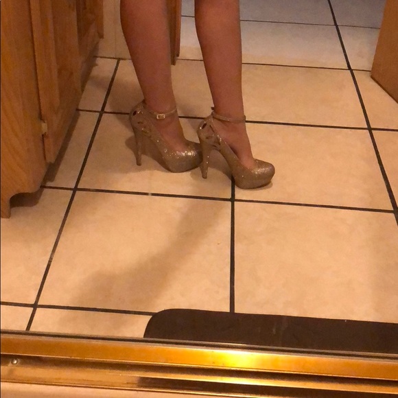 Gold glittery stilettos - Picture 7 of 8